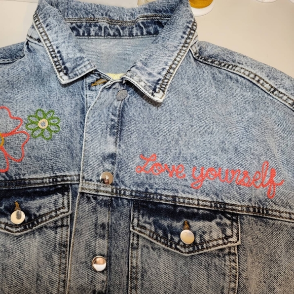 🚨SOLD OUT🚨 The Goddess Denim Acid Wash Jacket - Picture 5 of 6